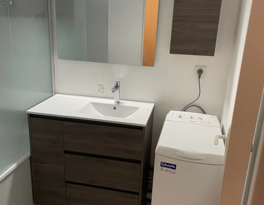Salle de bain rénovée au Mans par Fuitéo
